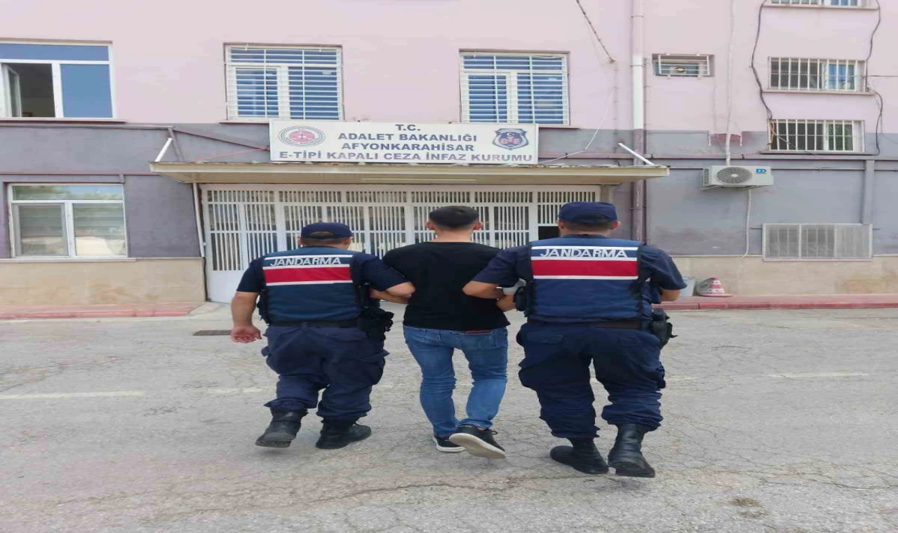 3 yıl 3 ay 29 gün hapis cezası ile aranan şahsı jandarma yakaladı