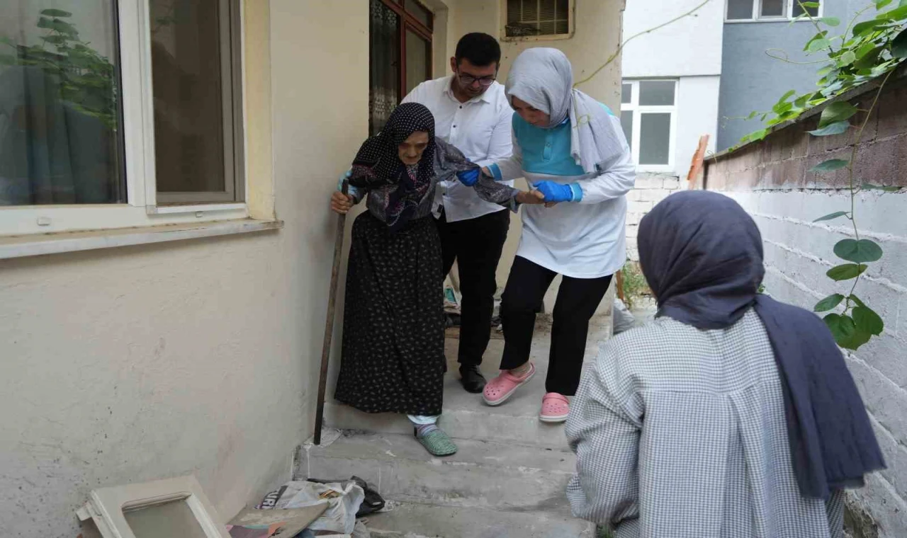 94 yaşındaki ninenin dramı...Sosyal medyada paylaşıldı, konuk evine kaldırıldı