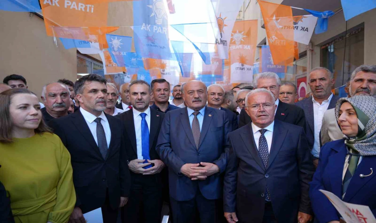 AK Parti Erzincan İl Başkanlığında bayrak değişimi