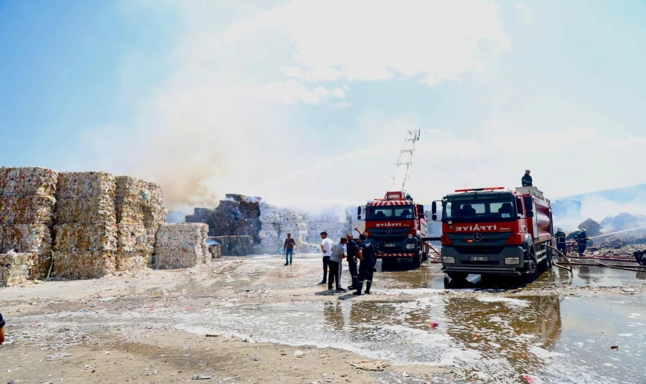 Aksaray'da kağıt fabrikasında yangın