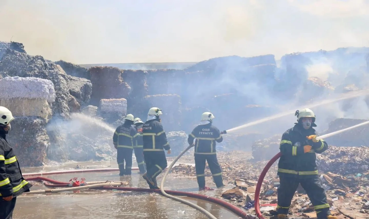 Aksaray’da kağıt fabrikasında yangın