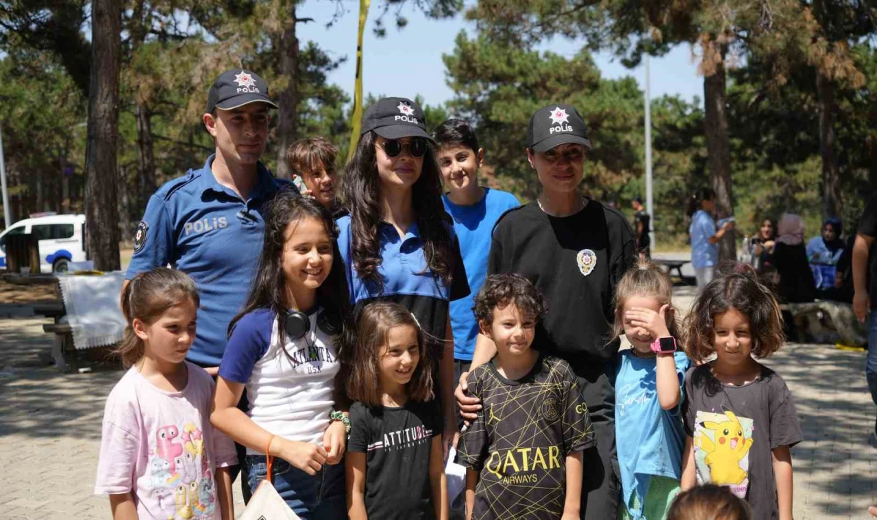 Arnavutköy’de polis ekipleri orman yangınlarıyla ilgili vatandaşları uyardı