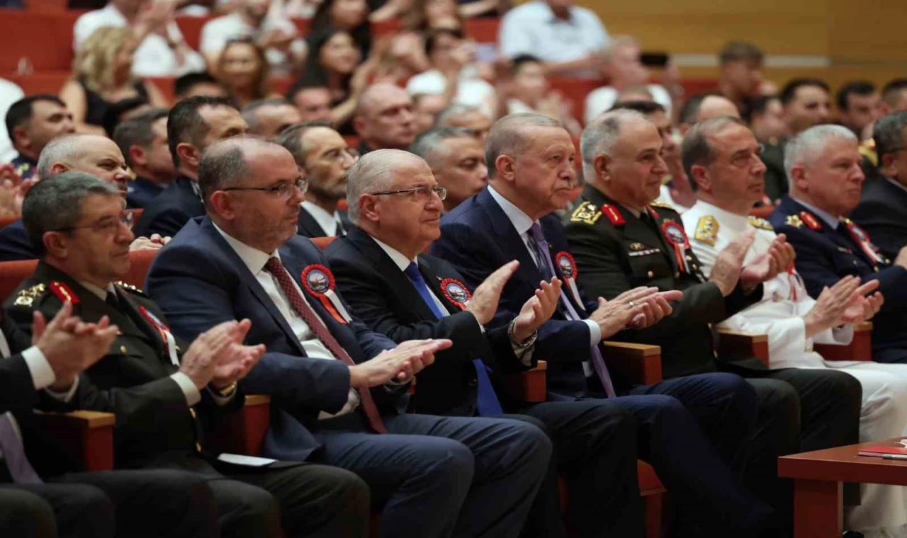 Bakan Güler ve beraberindeki TSK komuta kademesi Cumhurbaşkanı Erdoğan’ı karşıladı