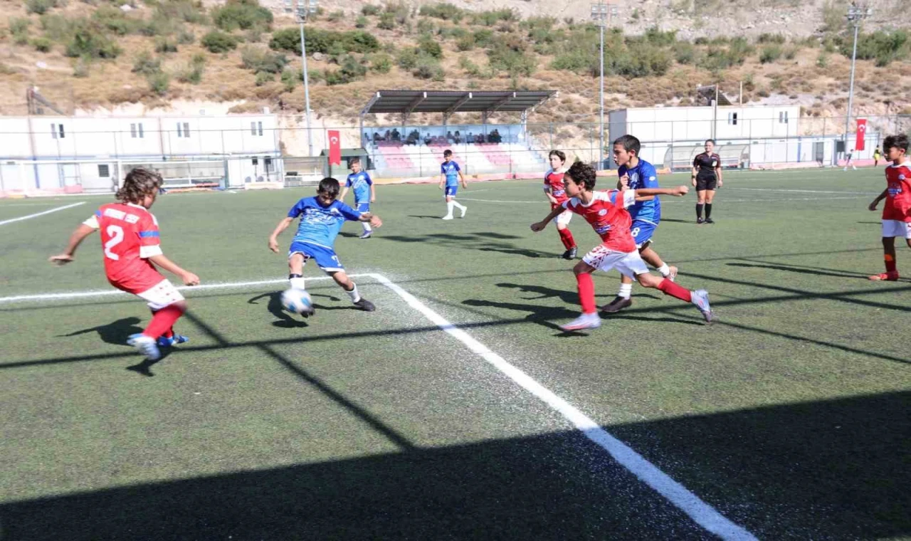 Bayraklı’da U-12 Cup Futbol Turnuvası heyecanı