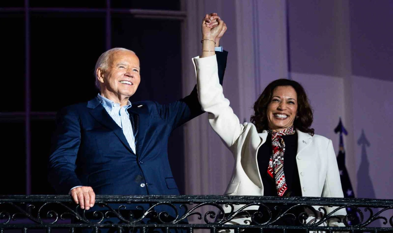 Biden’dan başkanlık yarışında yardımcısı Kamala Harris’e destek