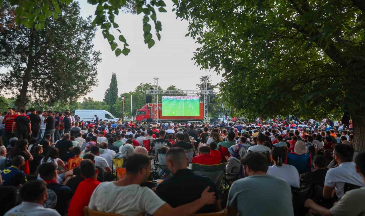 Büyükşehir çeyrek final yolunda millilerin yanında