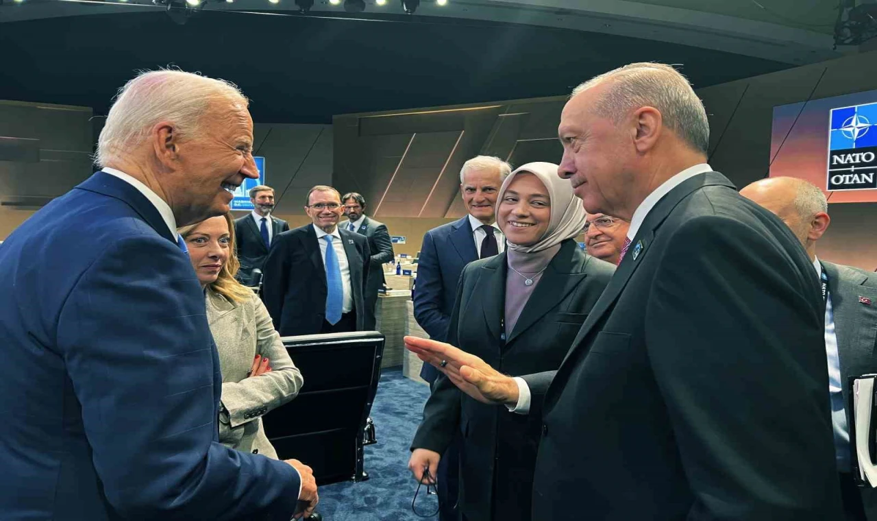 Cumhurbaşkanı Erdoğan, NATO Zirvesi’nde Biden ile sohbet etti