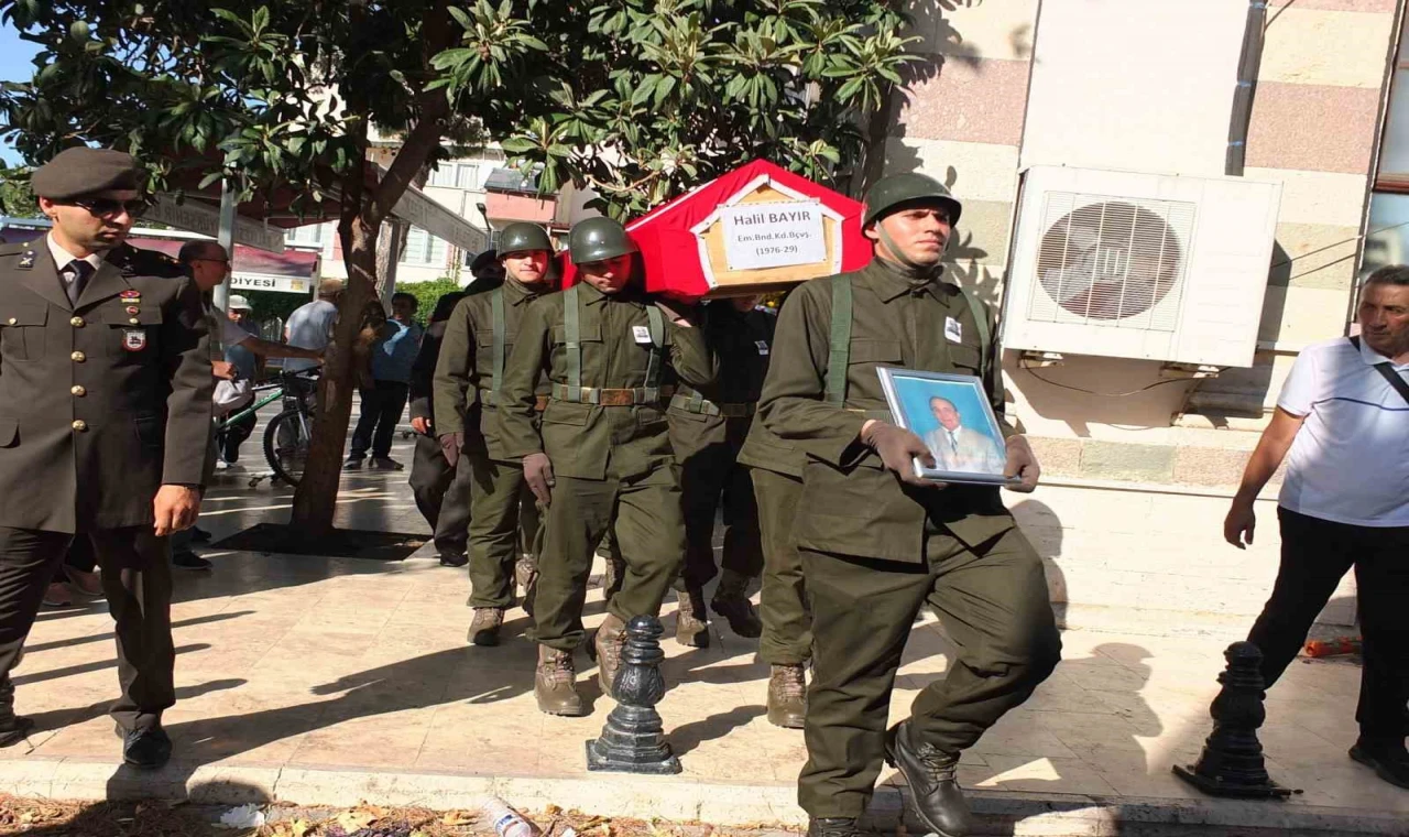 Denizde kalp krizi sonucu hayatını kaybeden emekli astsubay toprağa verildi