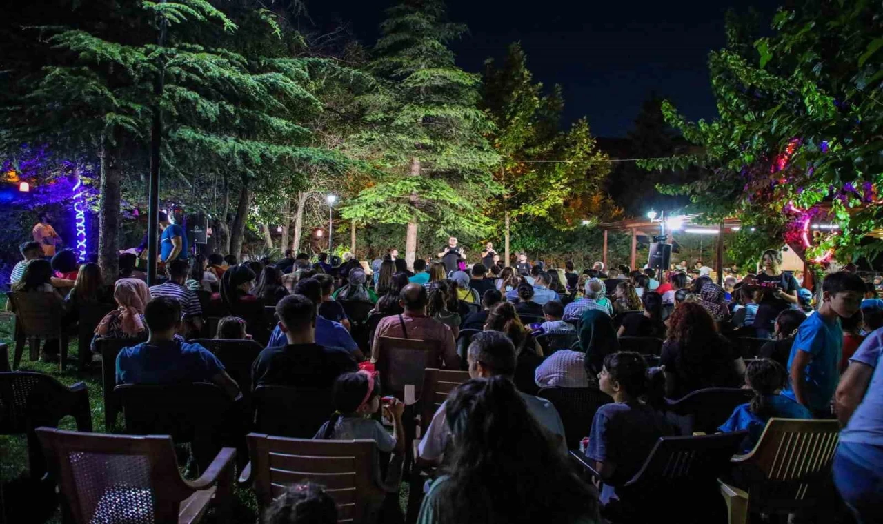 Denizli Büyükşehir Belediyesi Şehir Tiyatrosu ilçe turnelerine devam ediyor