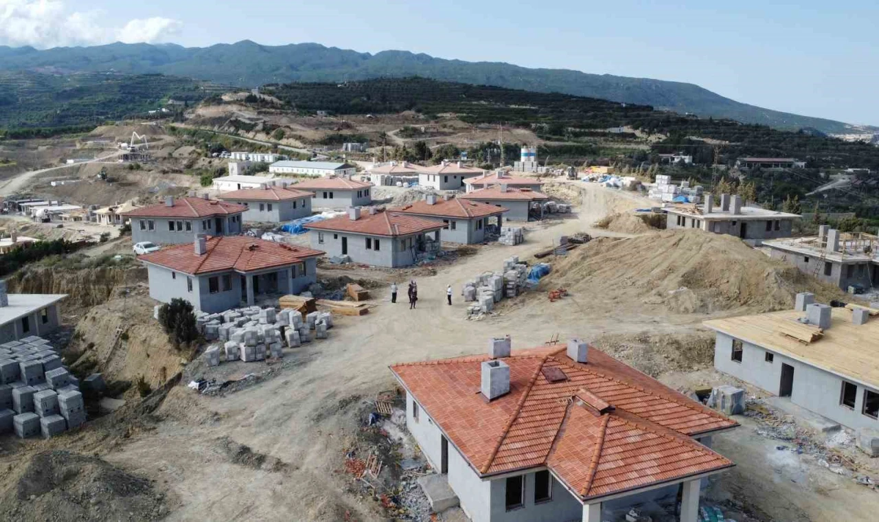 Depremin yaralarının sarıldığı Samandağ’da köy evleri kendine hayran bırakıyor