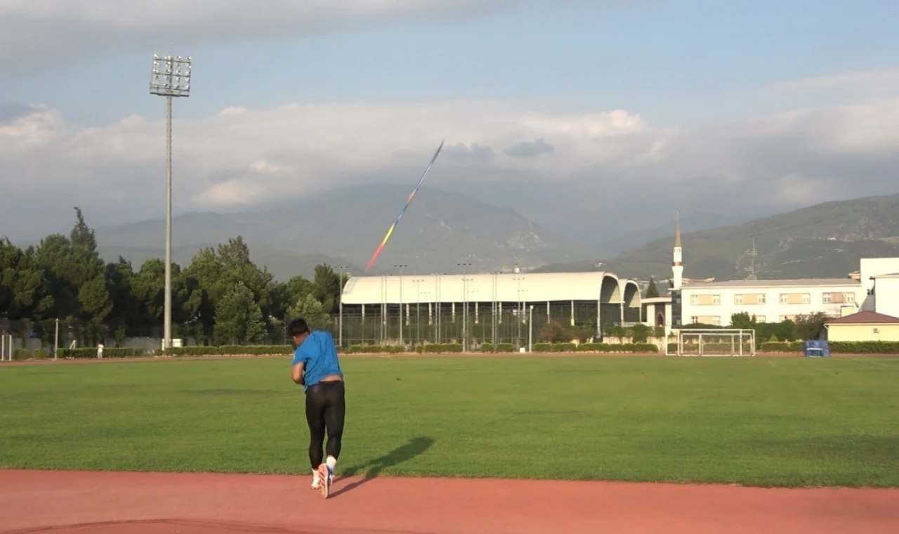 Depremzede sporcu, rekor kırarak Türkiye birincisi oldu