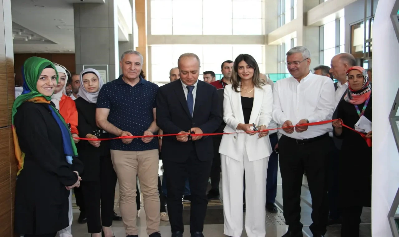 Elazığ’da hasta ve yakınlarının katkısı ile el işi ve resim sergisi açıldı