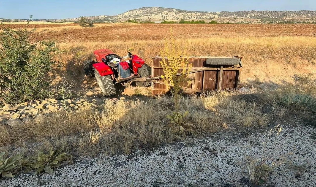 Elazığ’da traktör römorku devrildi