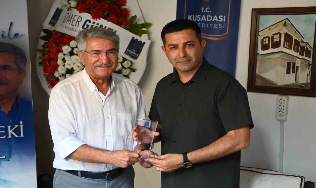 Eski Devlet Bakanı Sağlar: ”Kuşadası, Başkan Günel vizyonu ile kültür sanat kenti oldu”