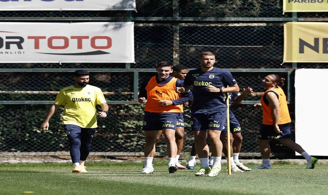 Fenerbahçe günü çift antrenmanla tamamladı