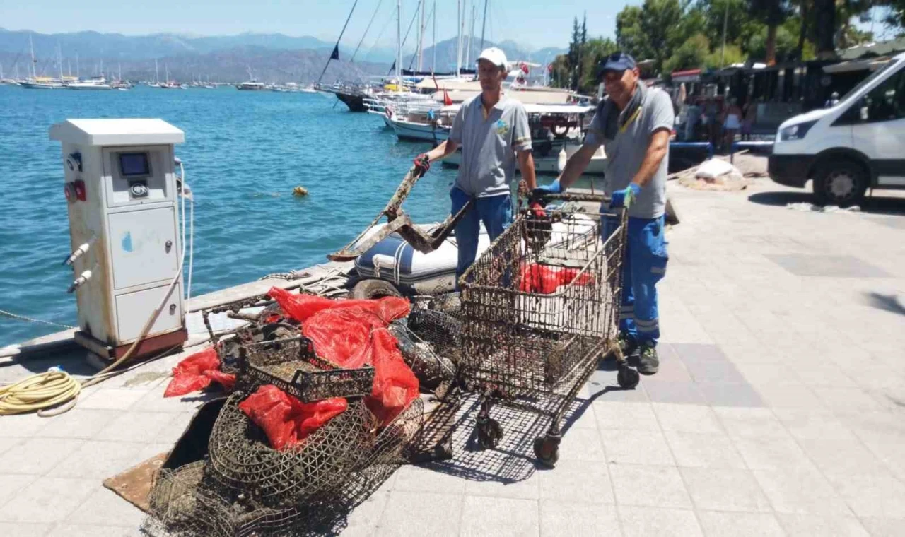 Fethiye’de deniz temizliği: Denizden market arabası çıktı