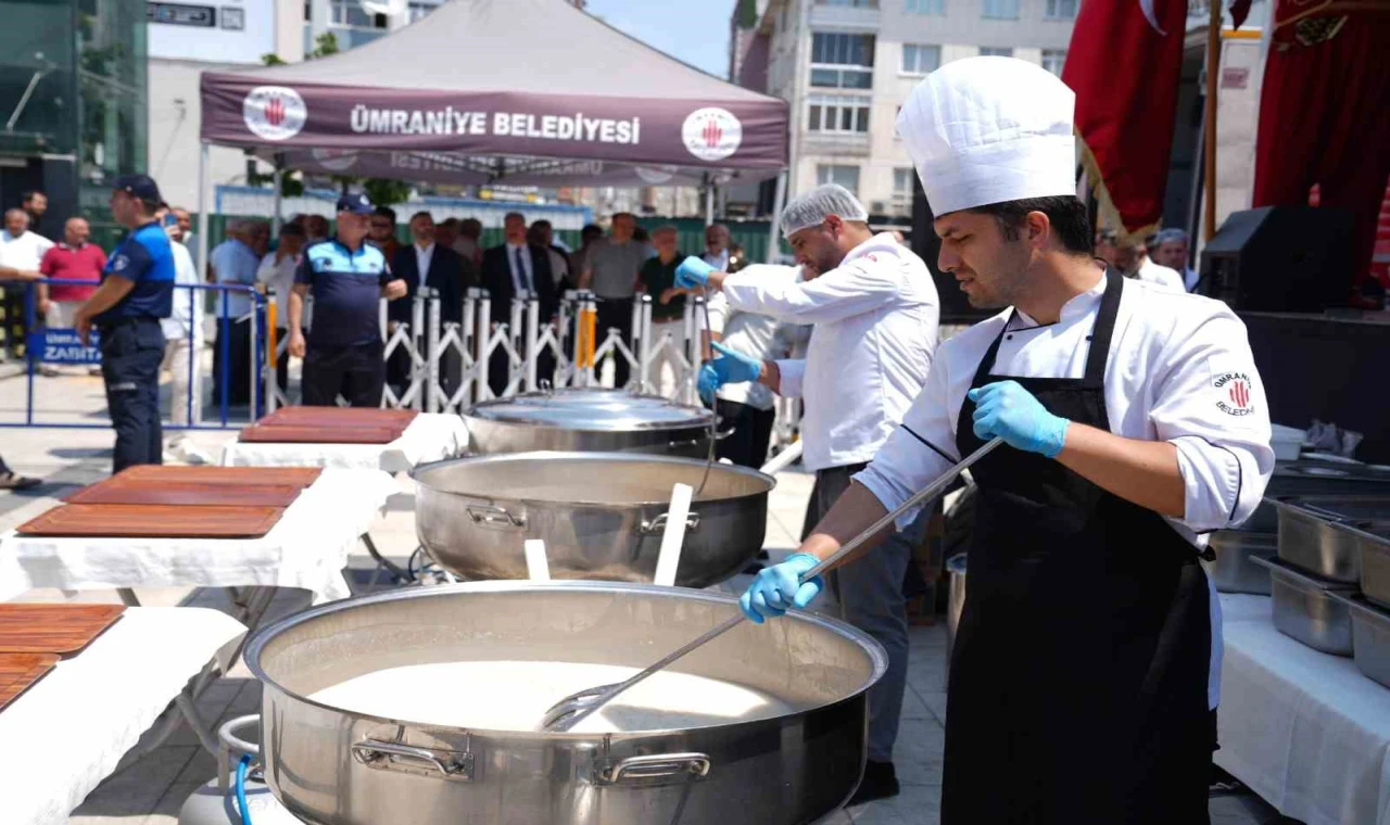 Geleneksel aşure ikramı binlerce kişiyi buluşturdu