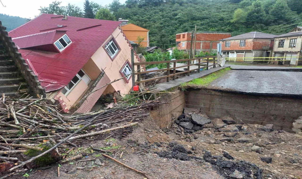 Giresun’da şiddetli yağışlar sel ve heyelanlara neden oldu