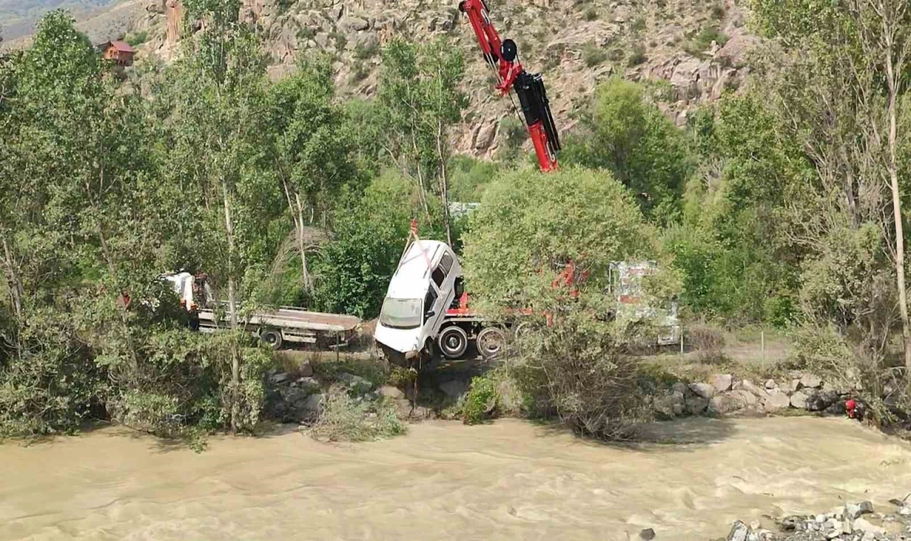 Heyelanda suya kapılan 10 aylık bebek aranıyor