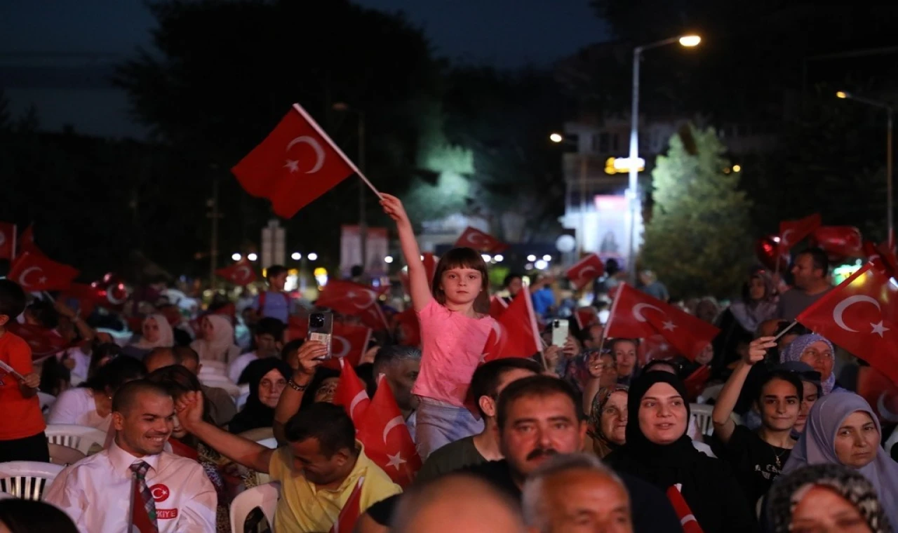 İnegöl 15 Temmuz’un yıl dönümünde yine meydanlarda