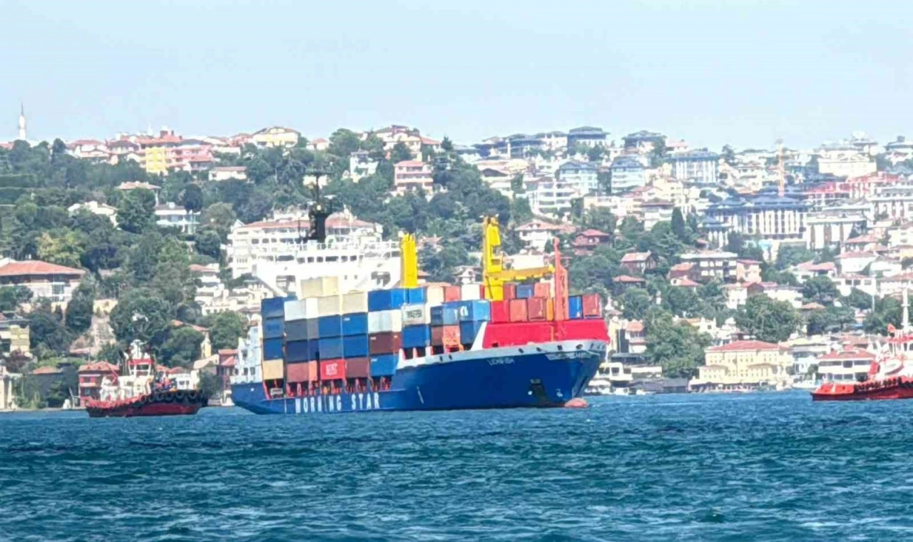 İstanbul Boğazı’nda gemi arıza yaptı, boğaz trafiği askıya alındı