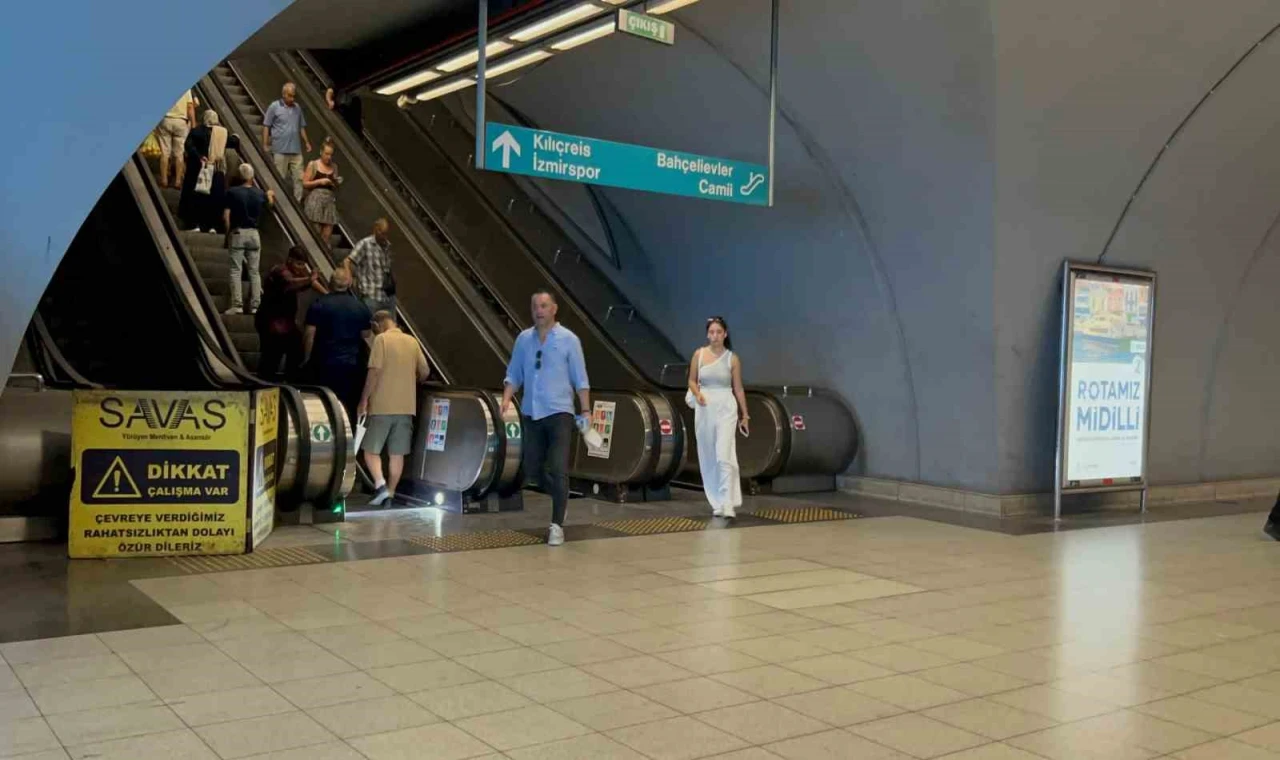 İzmir Metro’sunda yürüyen merdiven arızalandı, 9 kişi yaralandı