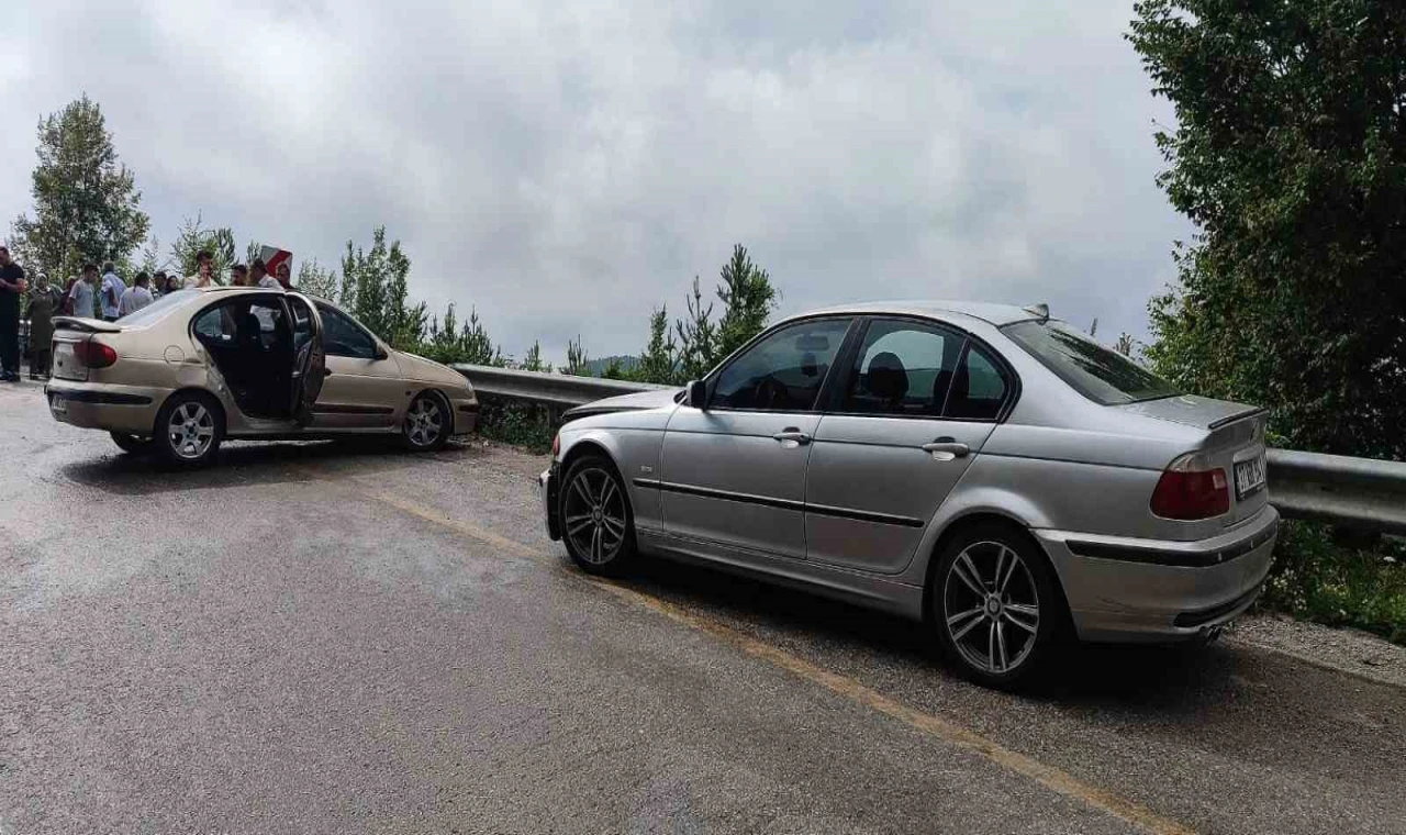 Kastamonu’da iki otomobil çarpıştı: 2 yaralı