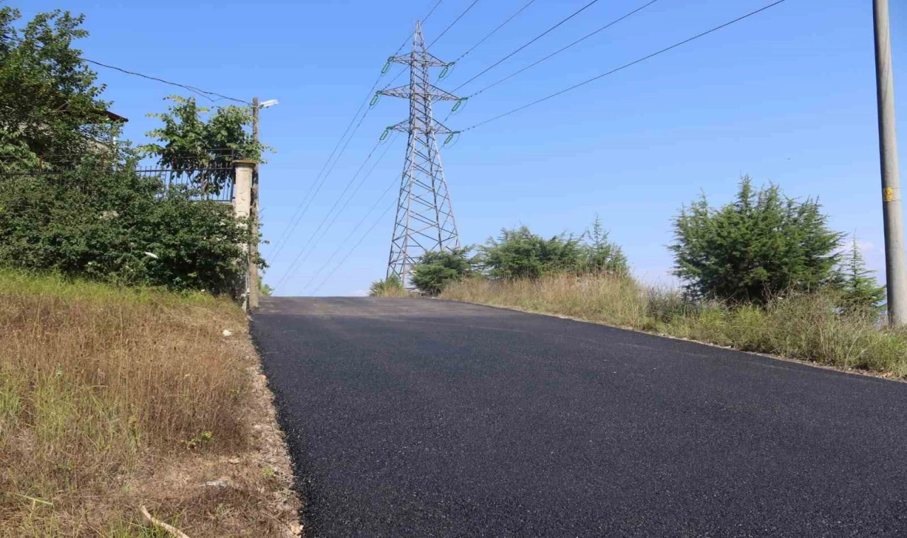 Kocaçeşme Caddesi’ne 250 ton asfalt