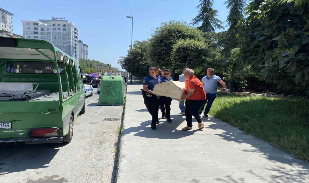 Küçükçekmece’de ağaçlık alanda ceset bulundu