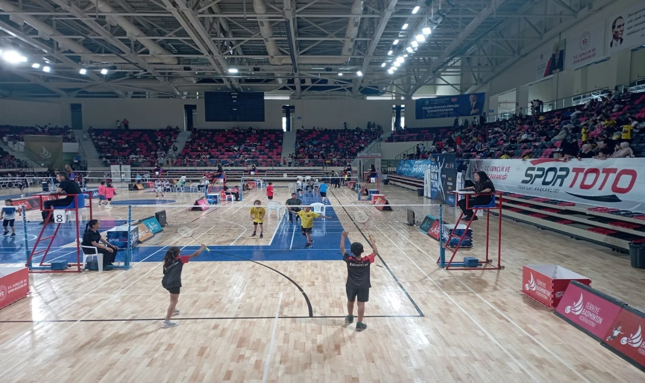 Kulalı minik badmintoncular başarıya imza attı