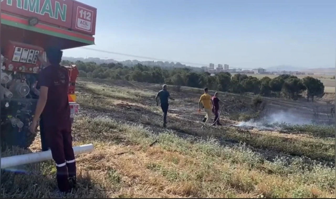 Osmaniye’de ormana yakın bölgede çıkan anız yangını büyümeden söndürüldü