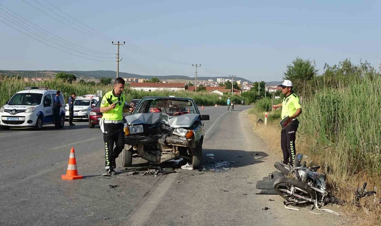 Otomobil ile motosiklet çarpıştı: 2 yaralı