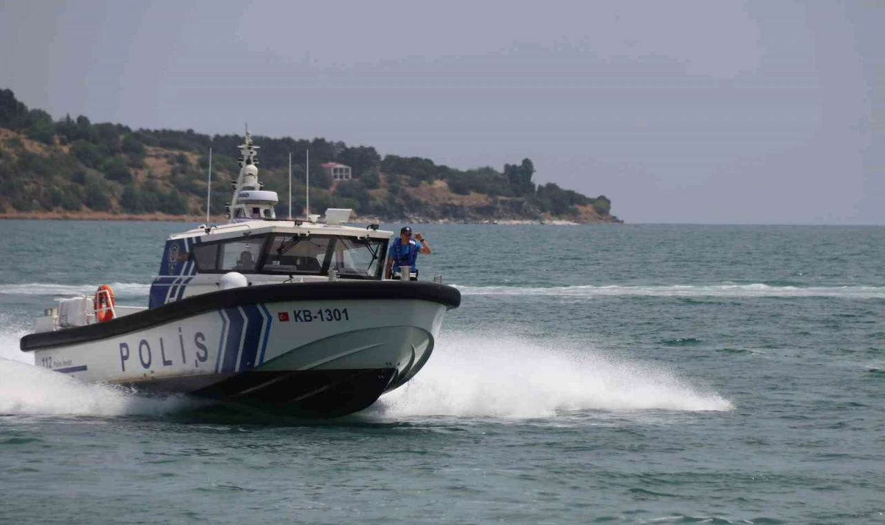 Polis botu Van Gölü’nde kaçak avlanmaya izin vermiyor