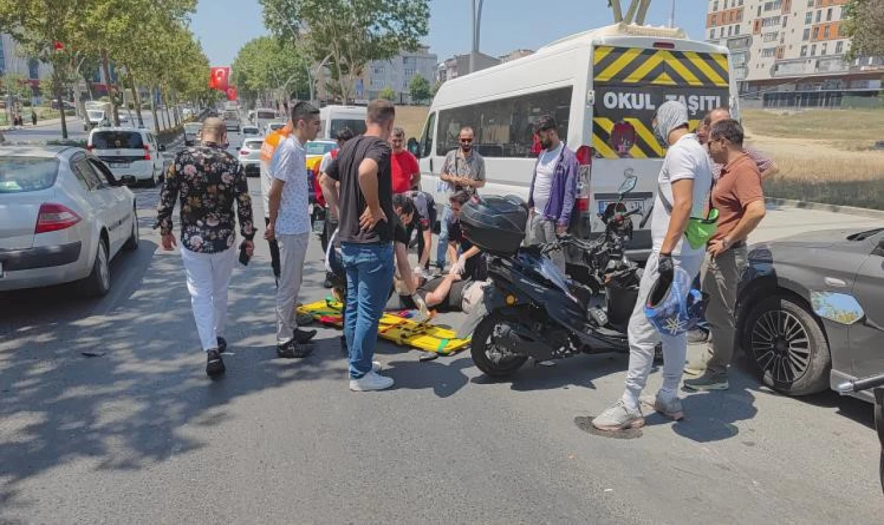 Sultangazi’de motosiklet sürücüsü feci kazada ağır şekilde yaralandı