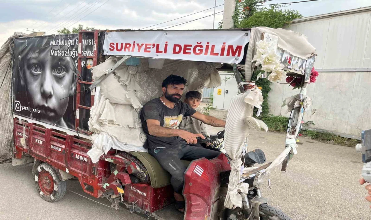 Suriyeli sanılmaktan korktu, motosikletine yazdı: ”Artık önümü kesmiyorlar”