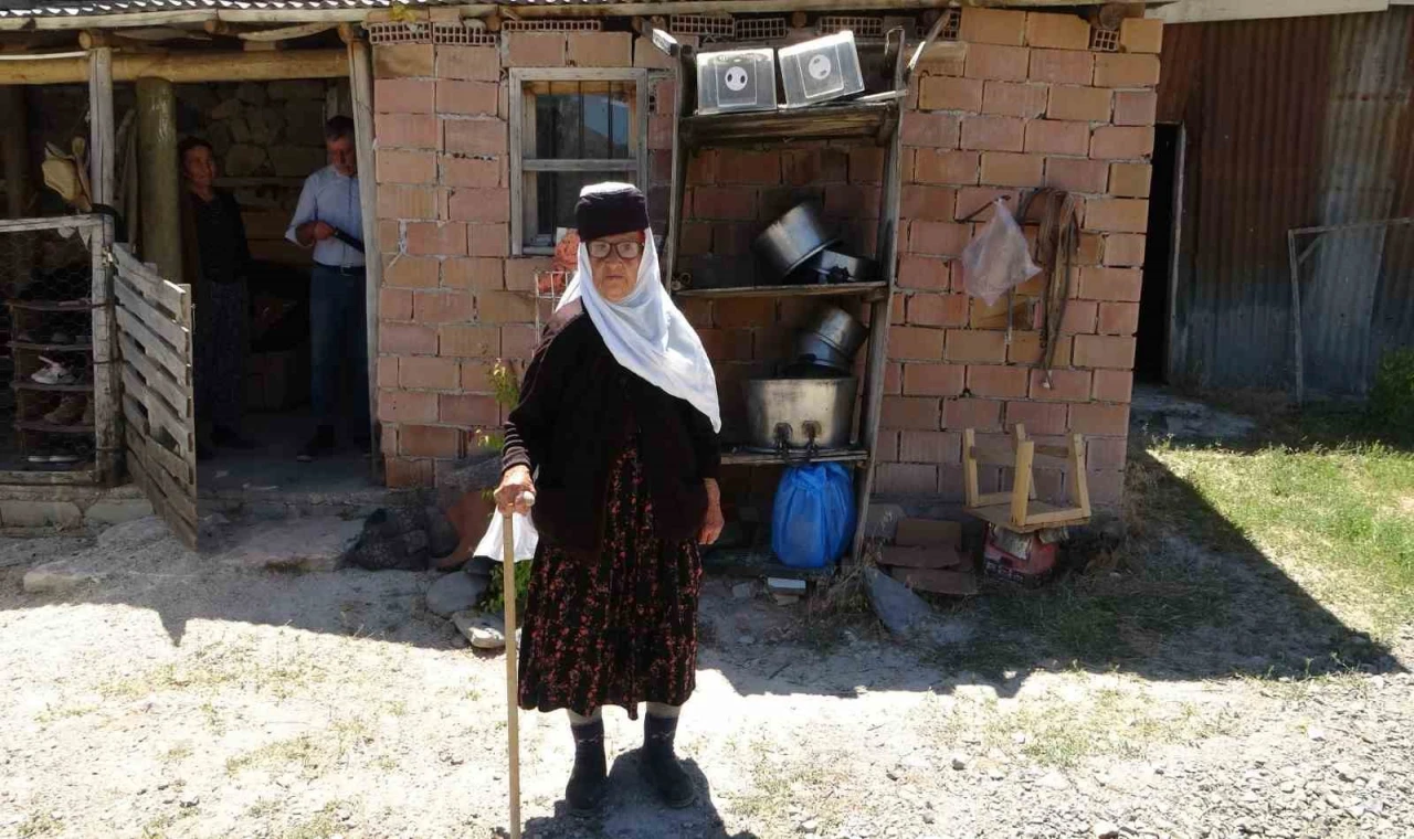 Torununun torununu gören 99 yaşındaki Zeynep Çınar 100’üncü yaşı için gün sayıyor