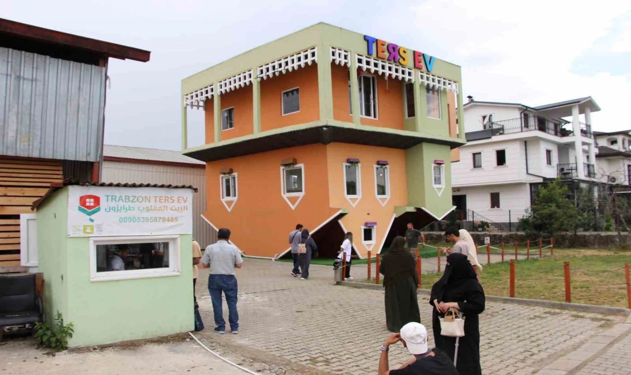 Trabzon’daki ‘Ters Ev’ Arap turistlerin ilgi odağı oldu