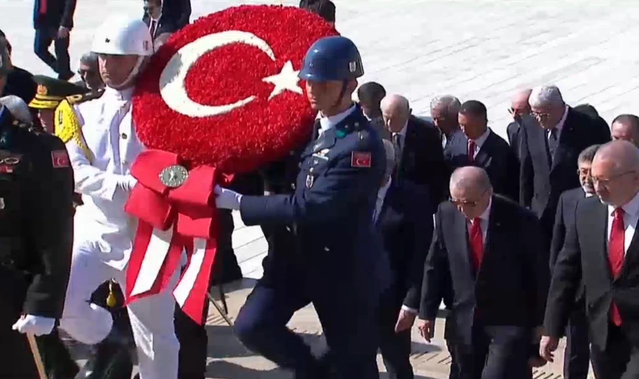 Devlet erkanı Ata’nın huzurunda