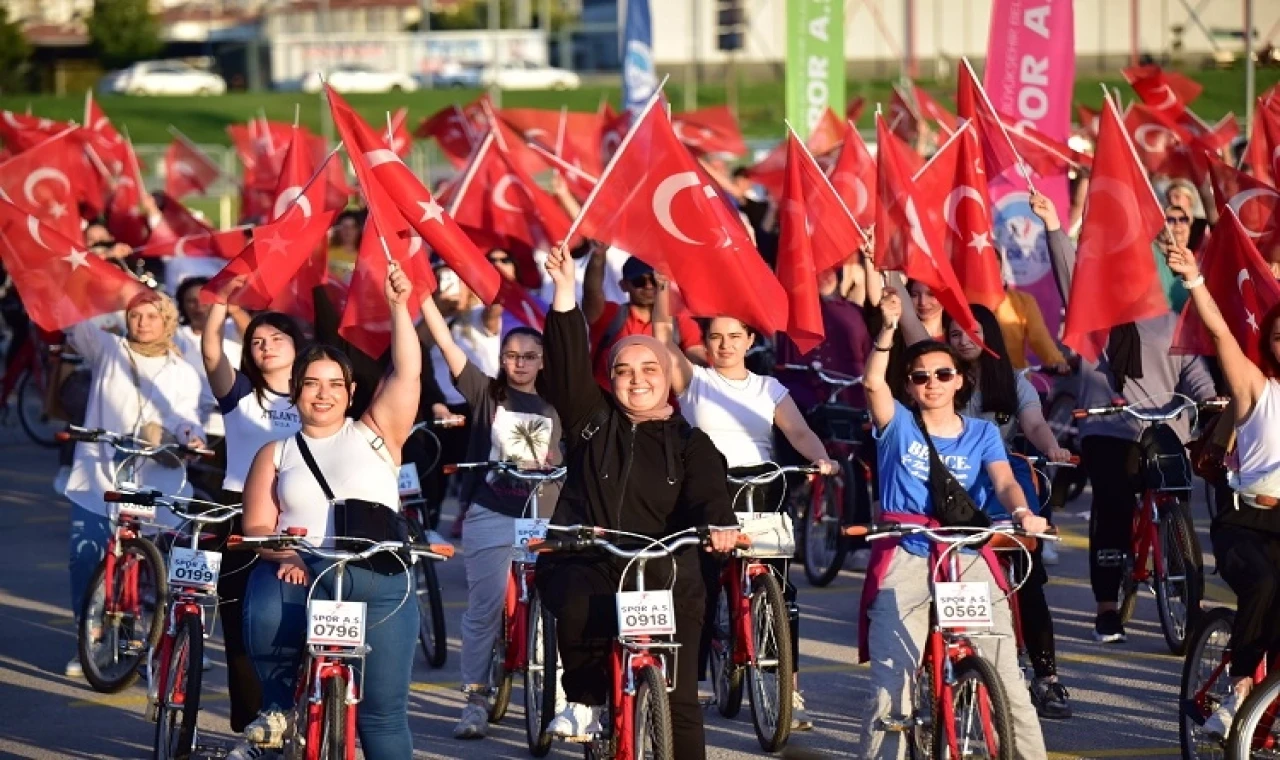 Kayseri Büyükşehir’den bisikletle ’Zafer’ turu