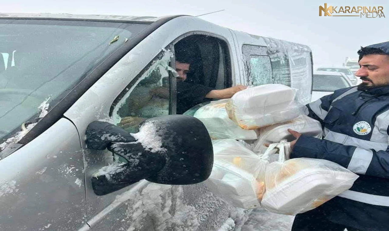 Karapınar'da bir düğün sahibi yolda kalanlar için yaptığıyla gönülleri fethetti