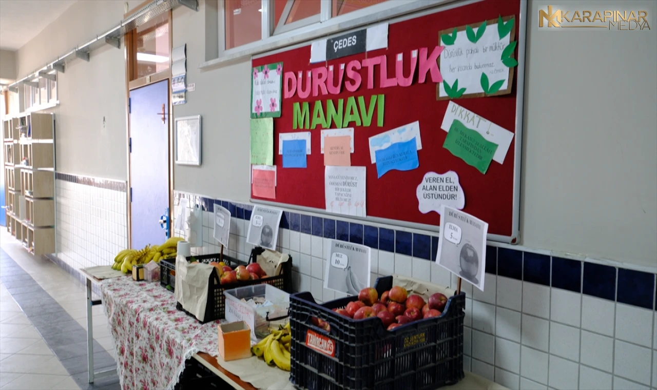 Karapınar'da öğrenciler için "Dürüstlük Manavı" projesi hayata geçirildi