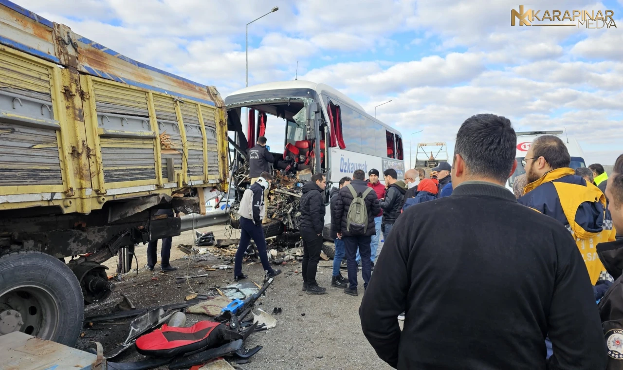 Konya'da feci kaza; Yolcu otobüsü kamyona arkadan çarptı 3 kişi öldü 33 kişi ise yaralandı!