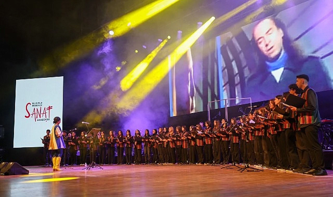 Selçuklu Belediyesi Sanat Akademisi Genç Korosu Erkin Koray Şarkılarıyla Unutulmaz Bir Gece Yaşattı