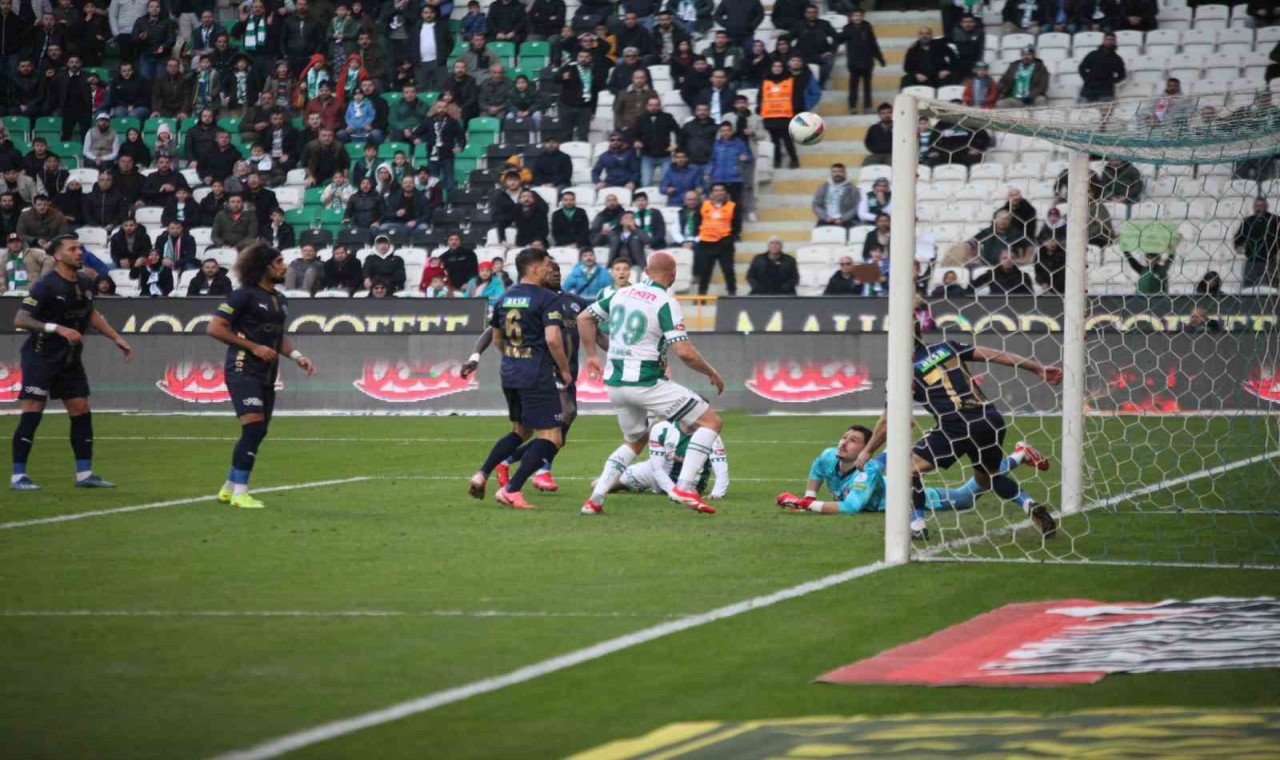 Trendyol Süper Lig: Konyaspor: 1 - Kasımpaşa: 0 (İlk yarı)