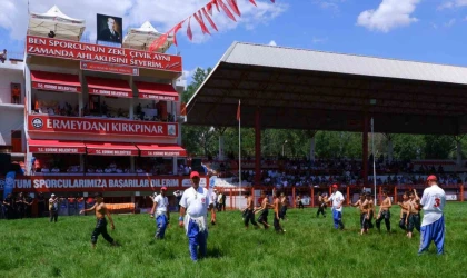 663. Tarihi Kırkpınar Yağlı Güreşleri’nin ikinci gün müsabakaları başladı