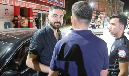 Alkollü sürücü, “Senin görevin bu değil” diyerek gazetecinin üzerine yürüdü