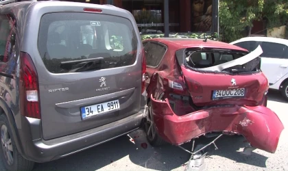 Ataşehir’de ehliyetsiz sürücü park halindeki 3 araca çarptı: 1 yaralı