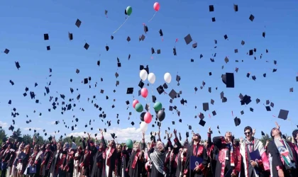 Atatürk Üniversitesi, 2023-2024 akademik yılı mezunlarını uğurladı