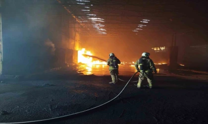 Ayvalık’ta pirina fabrikasında patlayan kazandan çıkan yangın korkuttu