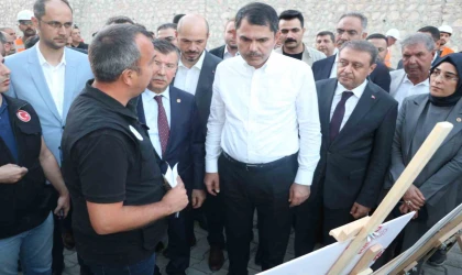 Bakan Kurum, Şanlıurfa’da deprem konutlarını inceledi